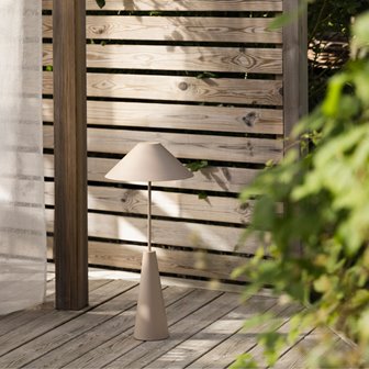 Beżowa lampa stojąca akumulatorowa Cannes IP54 zewnętrzna najmniejsza